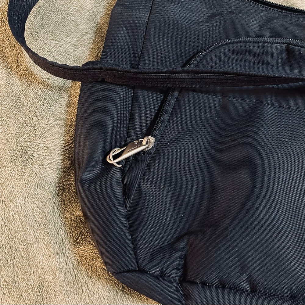Travelon Classic Antitheft Crossbody Bucket Bag Navy RFID Locking Zippers Travel - Picture 2 of 10